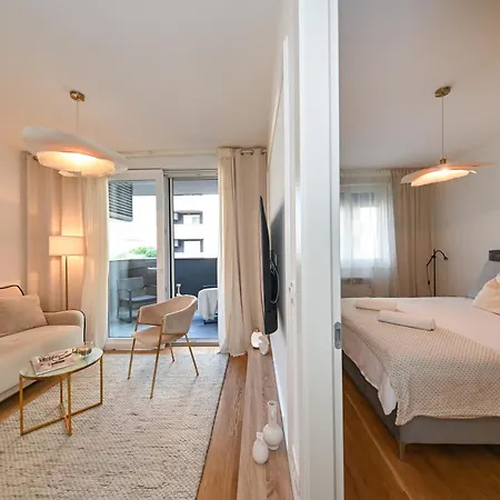 D'or With Free Private Parking Апартаменти